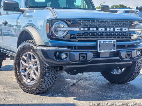 Used 2025 Ford Bronco Badlands AWD/4WD image 2