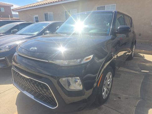 Used 2020 Kia Soul LX FWD image 1