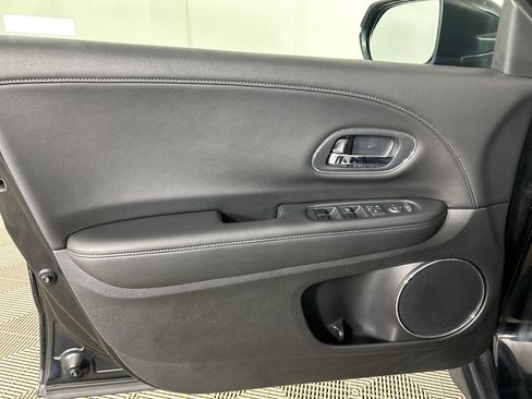 Used 2018 Honda HR-V EX-L image 10