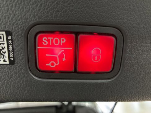 Used 2025 Mercedes-Benz GLC 300 4MATIC image 28