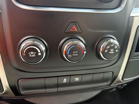 Used 2018 RAM 1500 Classic SLT AWD/4WD image 12