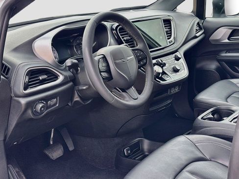 Certified 2023 Chrysler Pacifica Touring-L w/ S Appearance Package AWD/4WD image 23