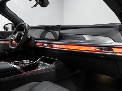 Used 2023 BMW i7 xDrive60 image 20