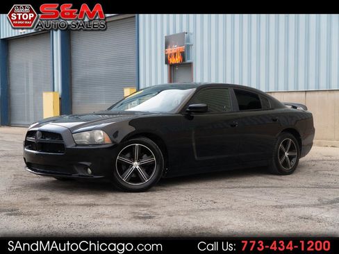 Used 2013 Dodge Charger SE RWD image 1