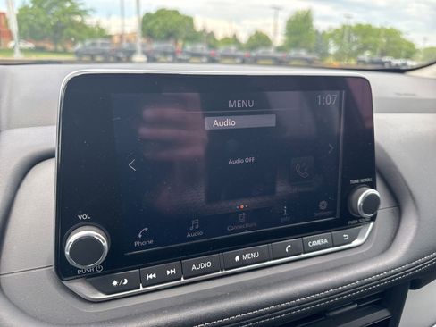 Used 2024 Nissan Rogue S FWD image 13