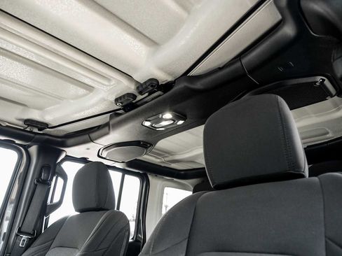 Used 2020 Jeep Wrangler Unlimited Sport S image 35