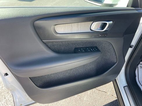 Used 2023 Volvo XC40 B5 Plus AWD/4WD image 8