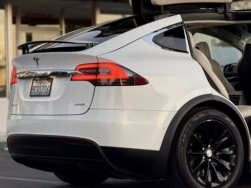 Used 2018 Tesla Model X 100D image 9