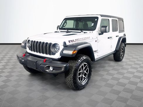 Used 2025 Jeep Wrangler Unlimited Rubicon AWD/4WD image 3