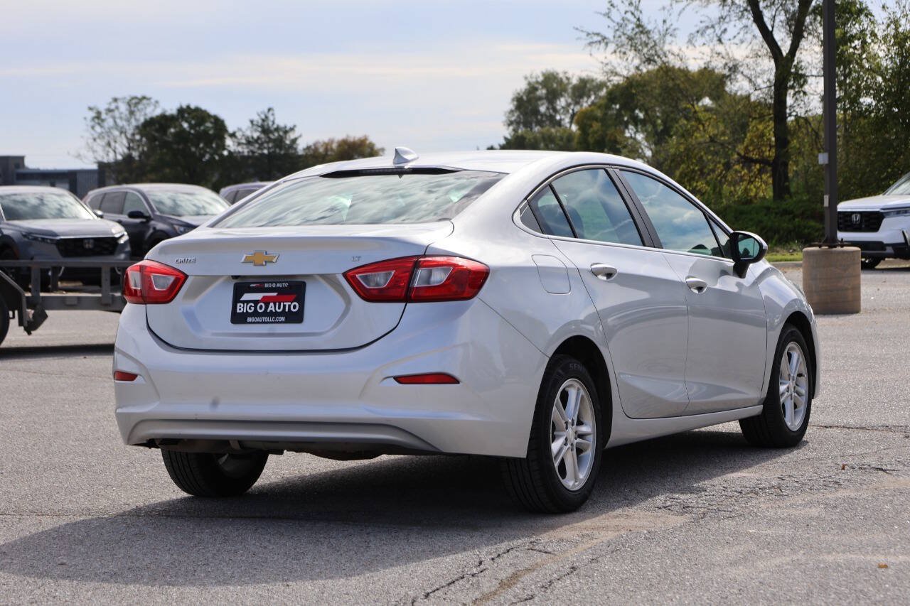Used 2018 Chevrolet Cruze LT w/ Convenience Package FWD image 9