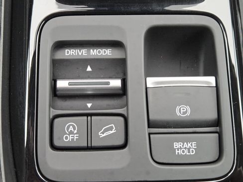 Used 2025 Honda Pilot EX-L image 8