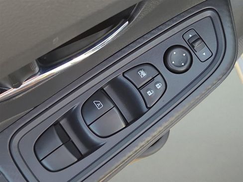 Used 2025 Nissan Versa SV w/ Trunk Package image 12