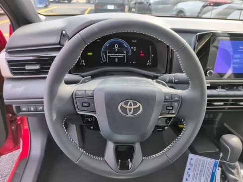 Used 2026 Toyota Camry SE AWD/4WD image 14