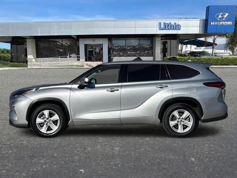 Used 2021 Toyota Highlander LE image 5