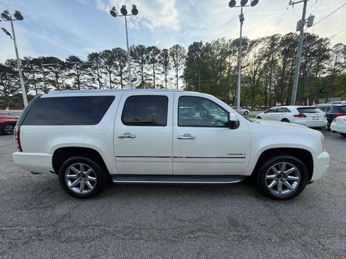 Used 2013 GMC Yukon XL Denali AWD/4WD image 3