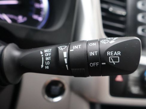 Used 2019 Toyota Highlander XLE AWD/4WD image 36