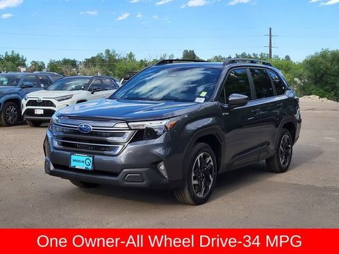 Used 2025 Subaru Forester Premium AWD/4WD image 1