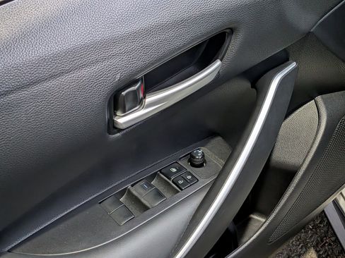 Used 2022 Toyota Corolla SE w/ Carpet Mat Package (TMS) image 9