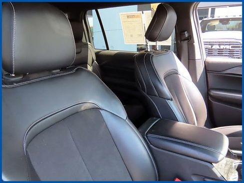 Used 2023 Jeep Grand Cherokee L Laredo AWD/4WD image 9