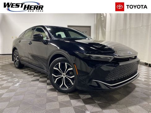 Used 2023 Toyota Crown XLE image 1