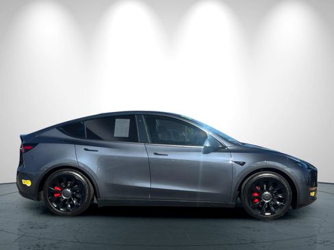 Used 2023 Tesla Model Y Performance image 3
