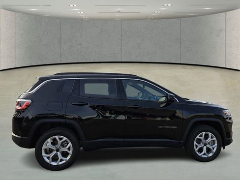New 2026 Jeep Compass Latitude image 4