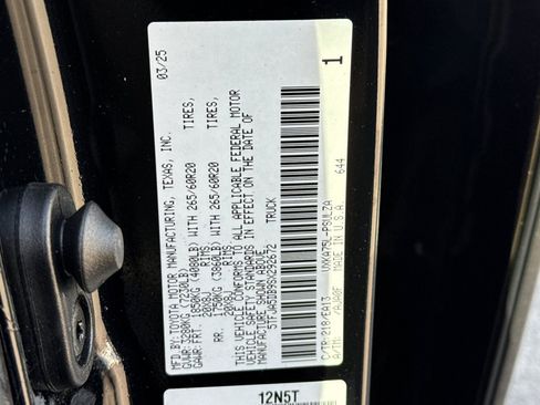 Used 2025 Toyota Tundra Limited AWD/4WD image 29
