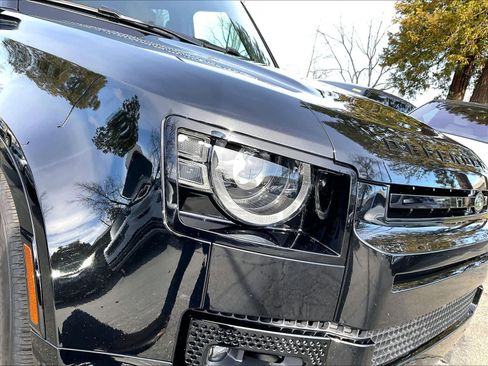 Used 2025 Land Rover Defender 130 X-Dynamic SE image 30