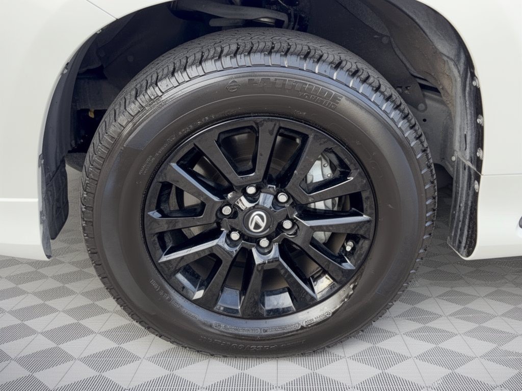 Used 2023 Lexus GX 460 w/ Black Line Special Edition AWD/4WD image 13