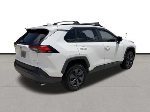 Used 2021 Toyota RAV4 LE FWD image 5