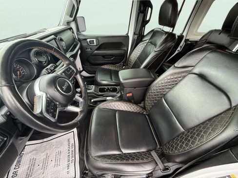 Used 2021 Jeep Wrangler Unlimited Sahara image 9