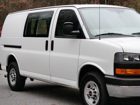 Used 2017 GMC Savana 2500 image 35