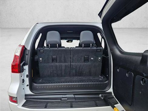 Used 2021 Lexus GX 460 Premium image 13