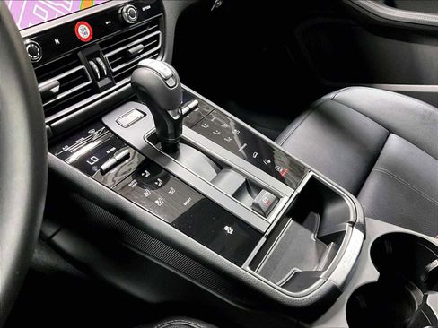 Used 2025 Porsche Macan w/ Premium Package Plus image 20