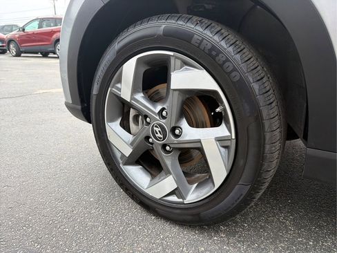Certified 2025 Hyundai Venue SEL image 25