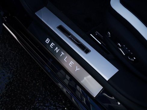 Used 2025 Bentley Flying Spur Plug-In Hybrid AWD/4WD image 28