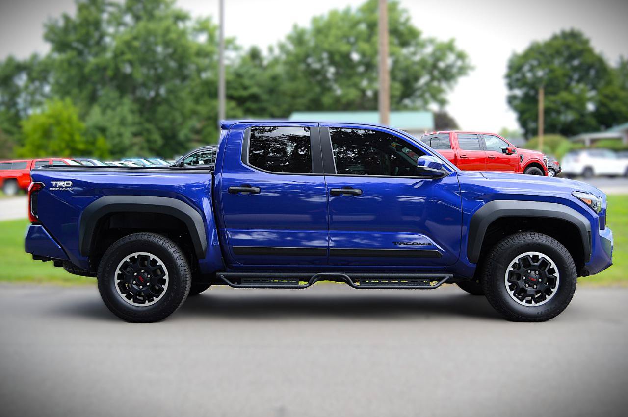 Used 2024 Toyota Tacoma TRD Off-Road w/ TRD Off Road Upgrade Package AWD/4WD image 4