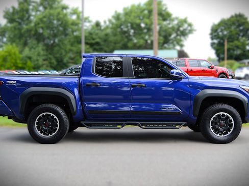 Used 2024 Toyota Tacoma TRD Off-Road w/ TRD Off Road Upgrade Package AWD/4WD image 4