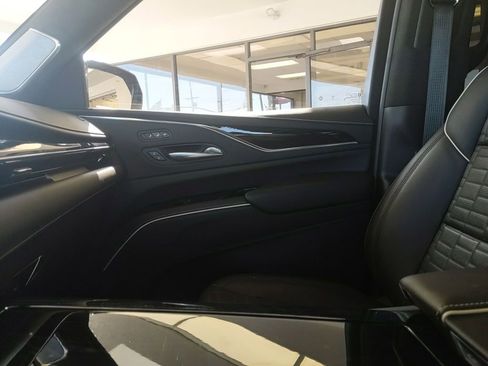 Used 2023 Cadillac Escalade ESV V AWD/4WD image 32