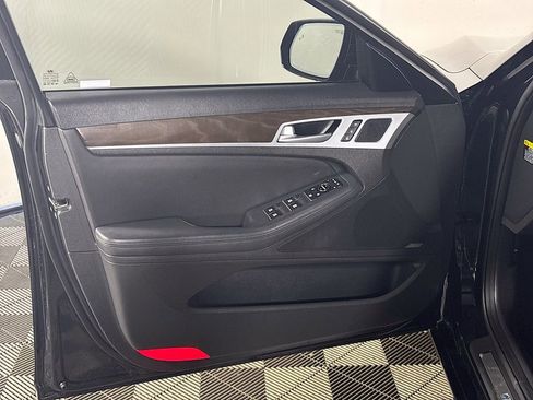 Used 2015 Hyundai Genesis 3.8 image 10