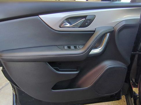 Used 2025 Chevrolet Blazer LT FWD image 10