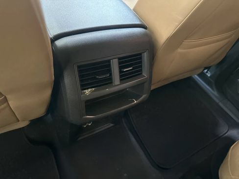 Used 2020 Volkswagen Atlas Cross Sport SE w/ Panoramic Sunroof Package AWD/4WD image 32