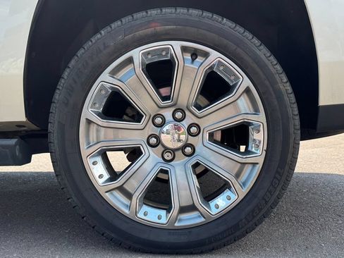 Used 2015 GMC Yukon Denali w/ Premium Package AWD/4WD image 13