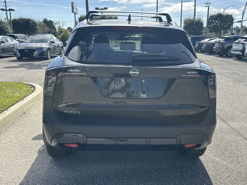 New 2026 Nissan Kicks SR FWD image 7