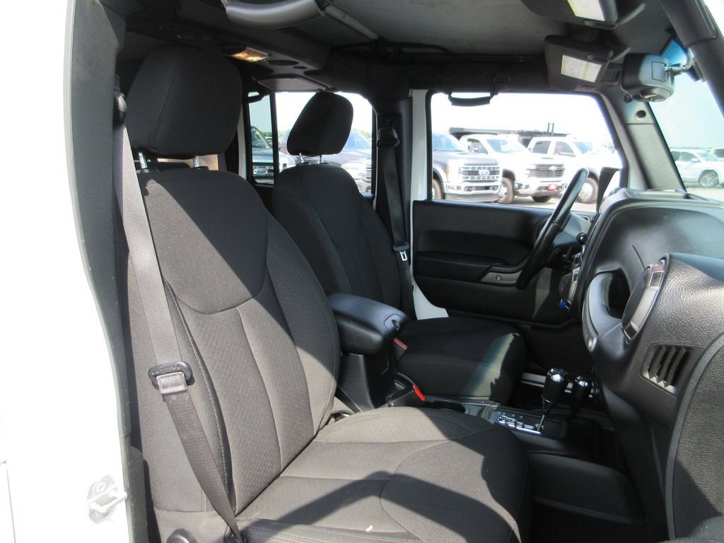 Used 2018 Jeep Wrangler Unlimited Sport S AWD/4WD image 19