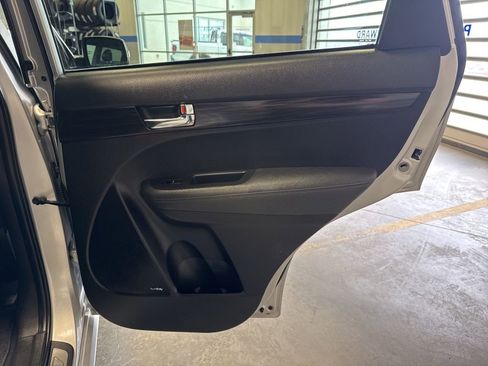 Used 2012 Kia Sorento SX FWD image 31