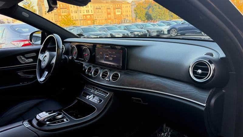 Used 2018 Mercedes-Benz E 300 image 7