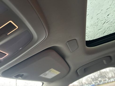 Used 2025 Volvo XC60 B5 Plus image 12