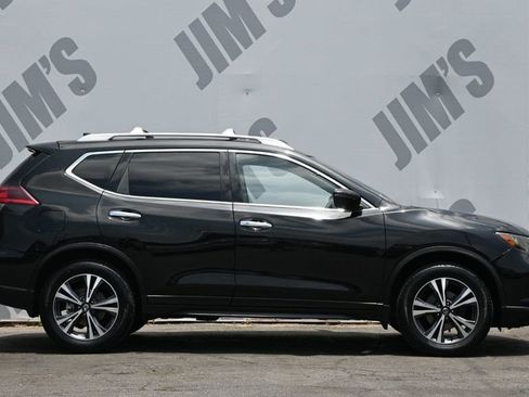 Used 2020 Nissan Rogue SV w/ Premium Package FWD image 4
