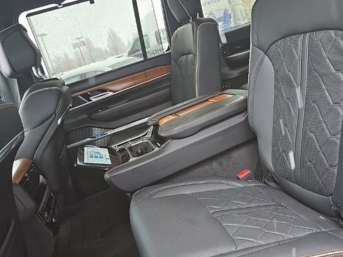 Used 2023 Jeep Grand Wagoneer L Series III image 14